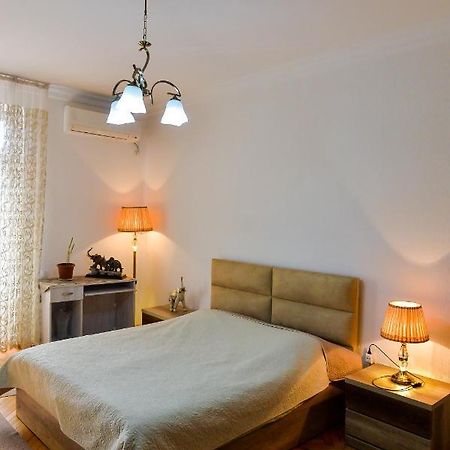 Apartment On Rustaveli Avenue 쿠타이시 외부 사진