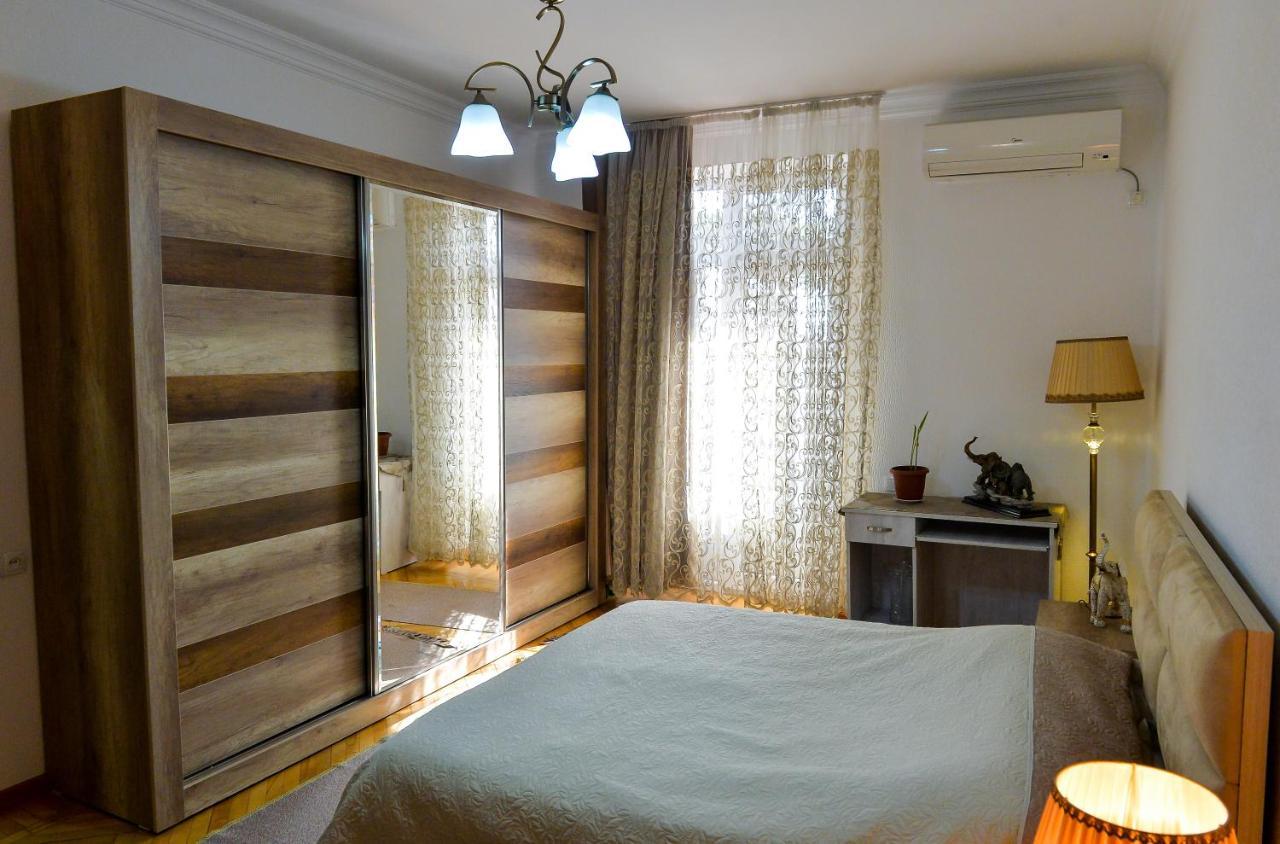 Apartment On Rustaveli Avenue 쿠타이시 외부 사진