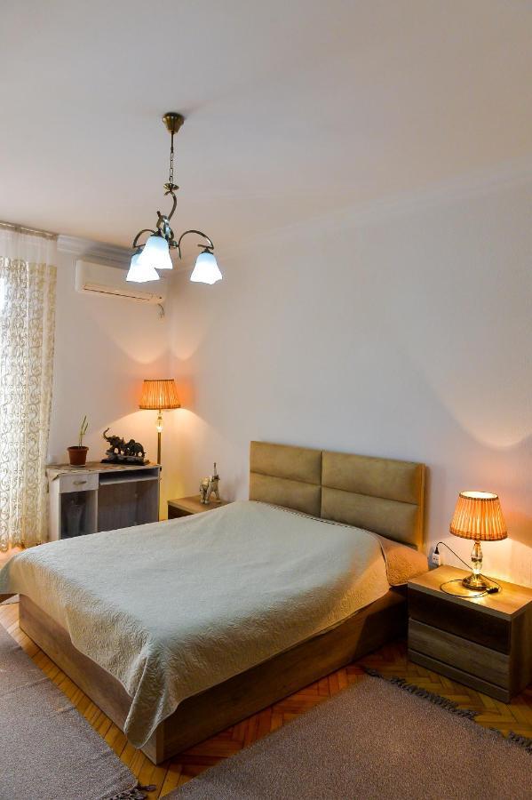 Apartment On Rustaveli Avenue 쿠타이시 외부 사진