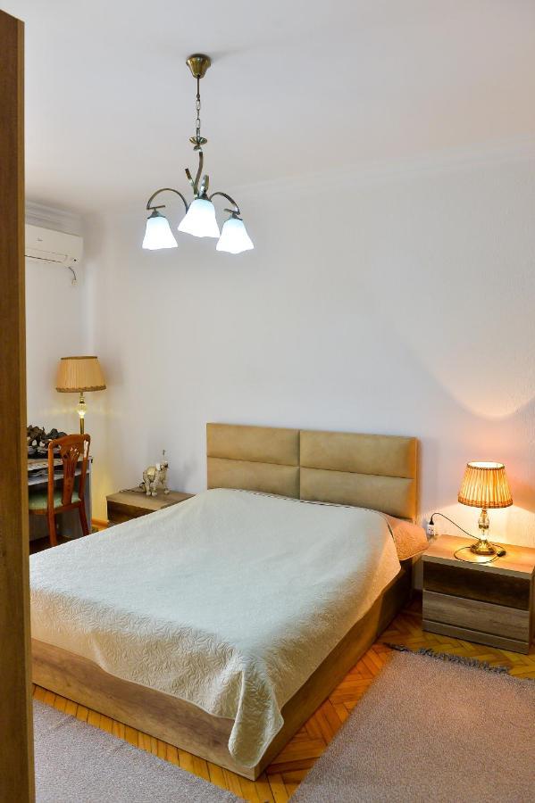 Apartment On Rustaveli Avenue 쿠타이시 외부 사진
