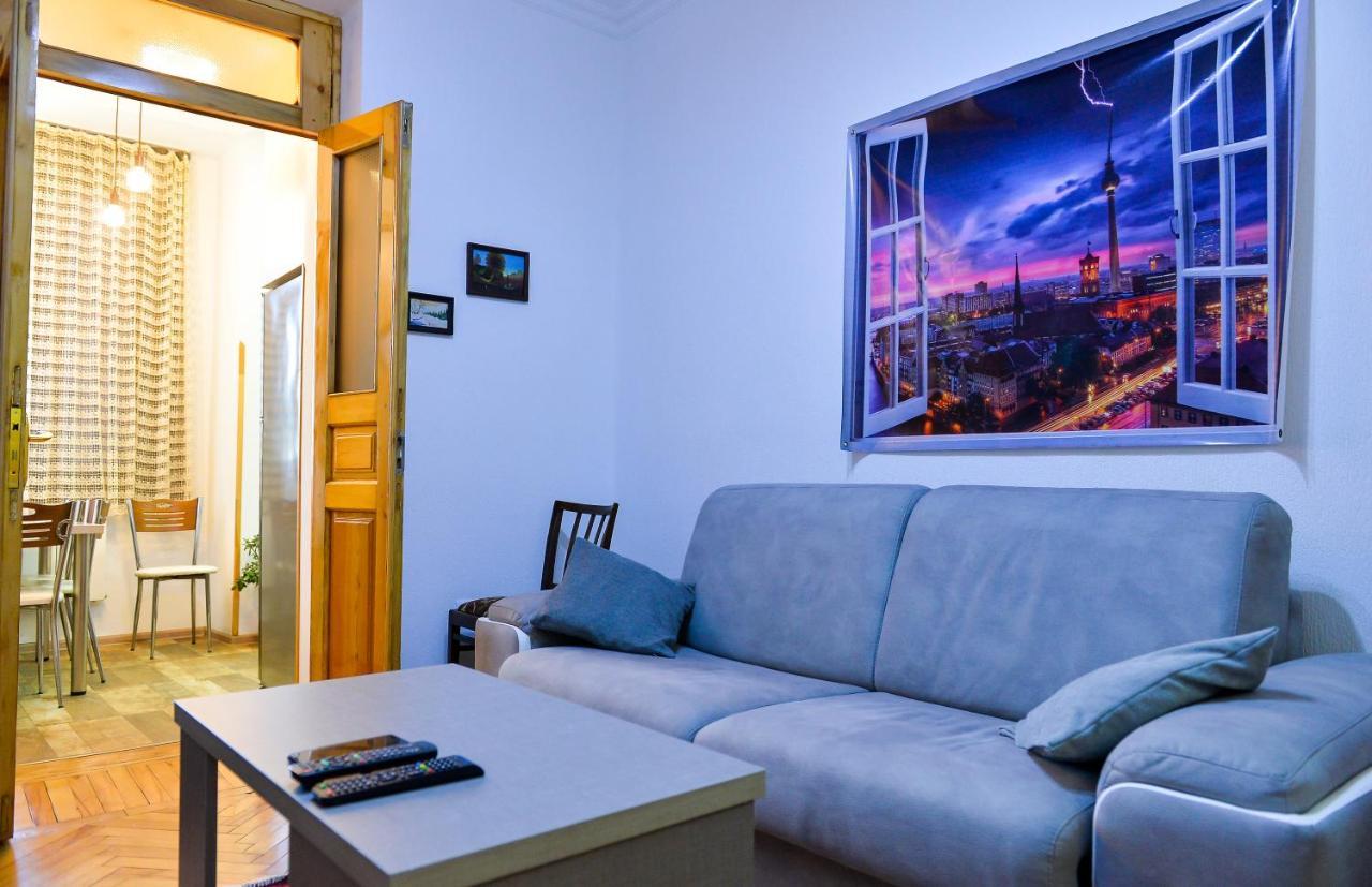 Apartment On Rustaveli Avenue 쿠타이시 외부 사진