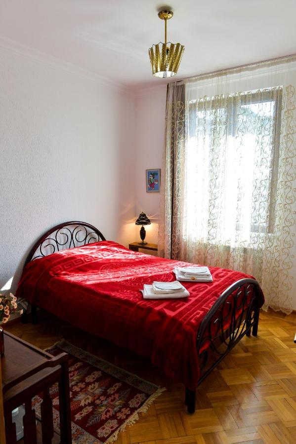 Apartment On Rustaveli Avenue 쿠타이시 외부 사진