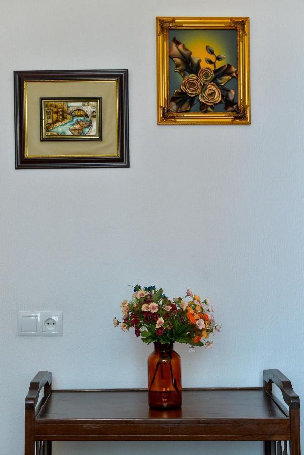 Apartment On Rustaveli Avenue 쿠타이시 외부 사진