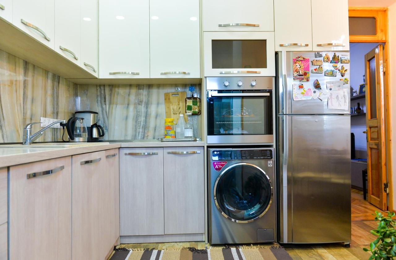 Apartment On Rustaveli Avenue 쿠타이시 외부 사진