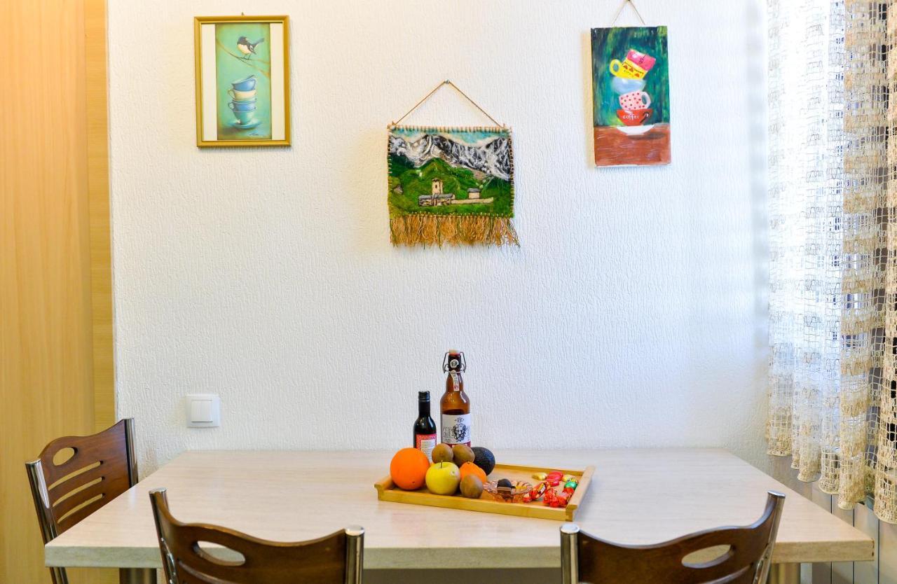 Apartment On Rustaveli Avenue 쿠타이시 외부 사진