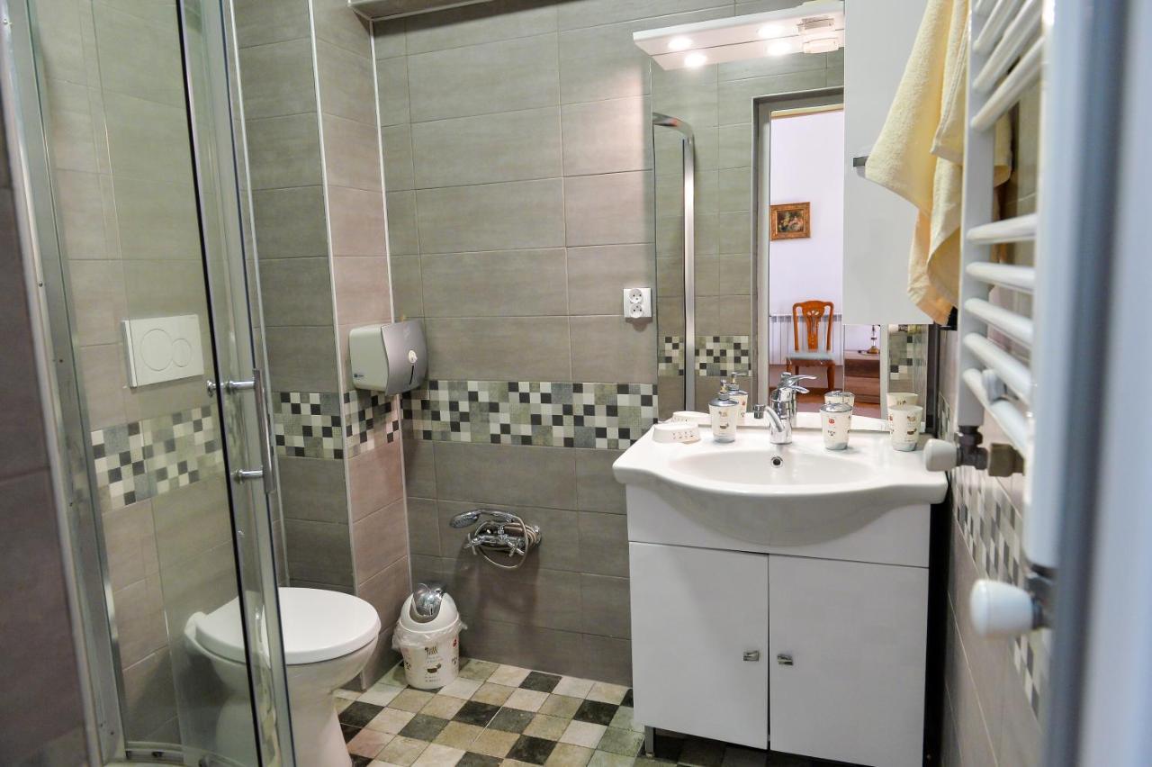 Apartment On Rustaveli Avenue 쿠타이시 외부 사진