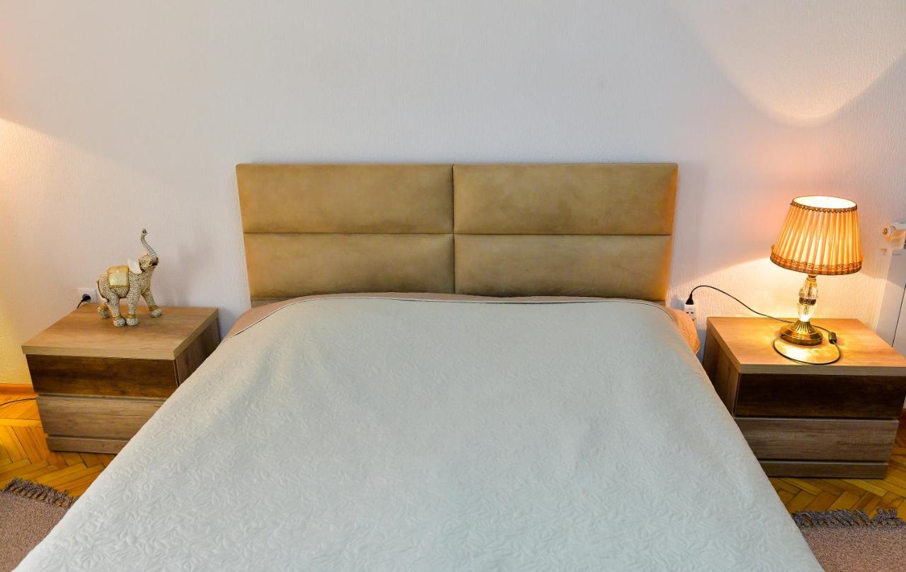 Apartment On Rustaveli Avenue 쿠타이시 외부 사진