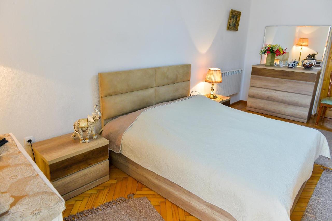 Apartment On Rustaveli Avenue 쿠타이시 외부 사진