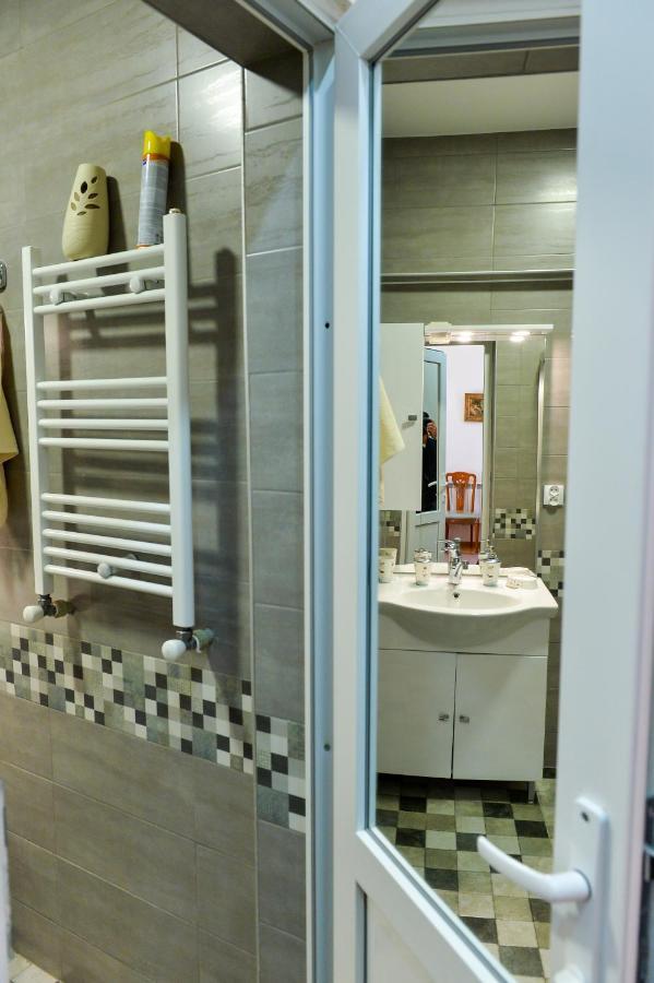 Apartment On Rustaveli Avenue 쿠타이시 외부 사진