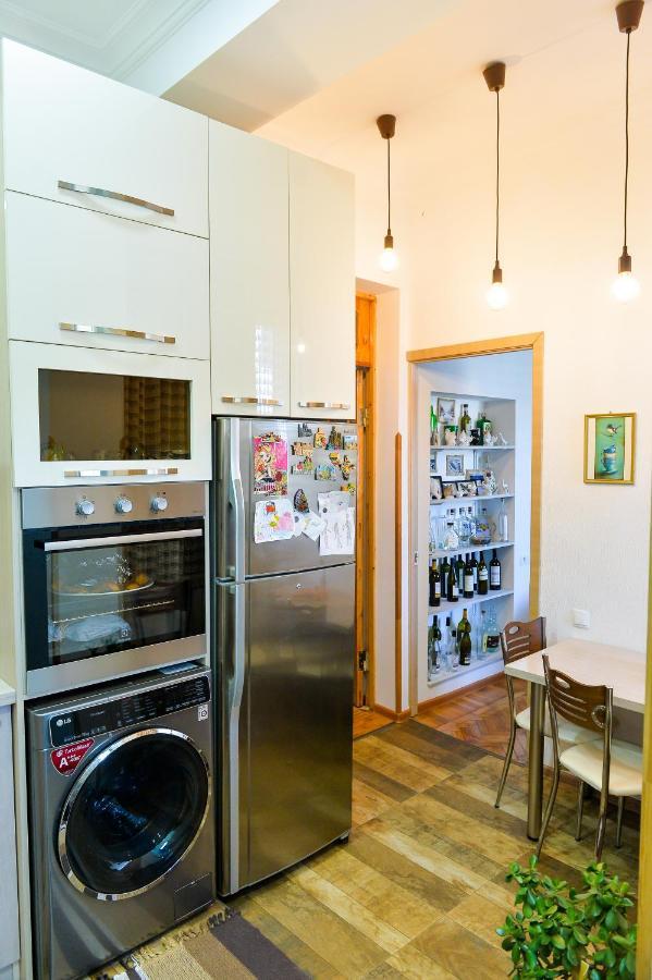 Apartment On Rustaveli Avenue 쿠타이시 외부 사진